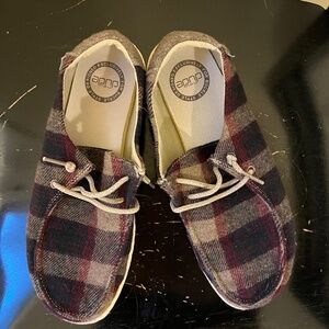 Hey dude women’s plaid Wendy fleece shoes (sz 8/ for 8.5)
